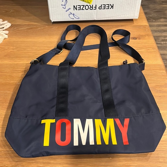 Tommy Hilfiger Handbags - Tommy Hilfiger Tote